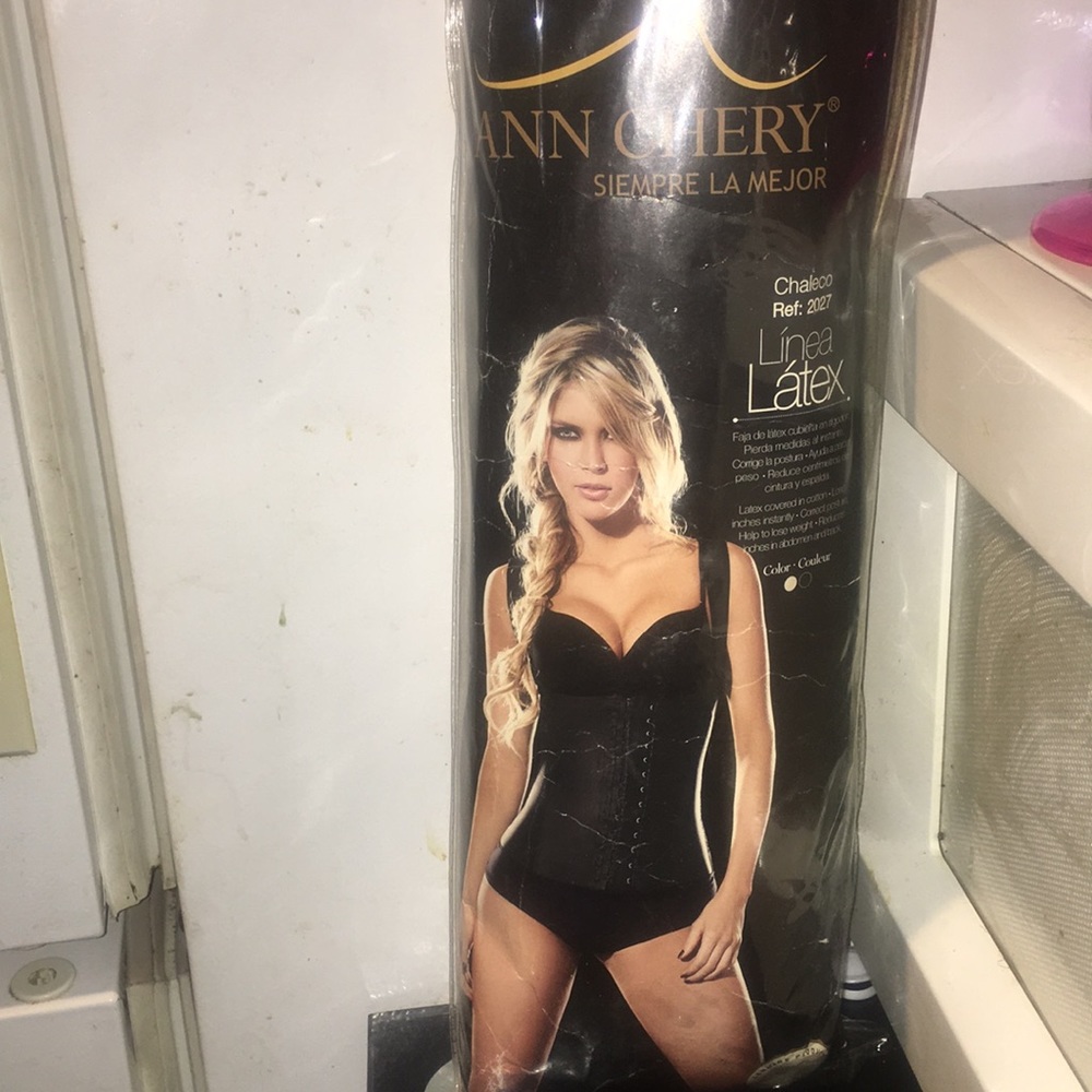 Ann Chery waist clincher waist trainer vest